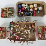 Konvolut historischer Weihnachts-/Christbaumschmuck Hohlglas mit verschiedenfarbigem Überfang, 79-tlg - Foto 1