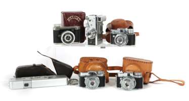 6 Miniatur-/Kleinbild-Kameras Petie, Kunik, 1950er Jahre; Steku, Modell III B; 2x Mycro III A, Japan, 1950er Jahre; Crystar, Japan; Minox mit Complan