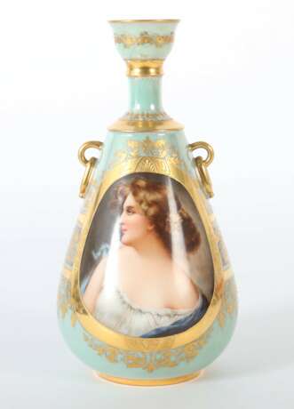 Vase mit Damenportrait Frankreich, Limoges, dekoriert im Stil von Wien, E - photo 1