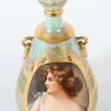 Vase mit Damenportrait Frankreich, Limoges, dekoriert im Stil von Wien, E - Foto 3