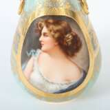 Vase mit Damenportrait Frankreich, Limoges, dekoriert im Stil von Wien, E - фото 4