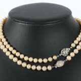 2 Perlenketten modern, synthetische Perlen/Metall, Kastenschließe, jeweils gepunzt ''Metall'' und ''835'', ges - photo 1