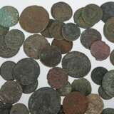 Sammlung spätrömischer Münzen Römische Kaiserzeit, 76-tlg - фото 2