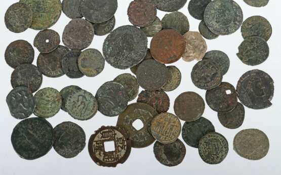Sammlung spätrömischer Münzen Römische Kaiserzeit, 76-tlg - photo 3