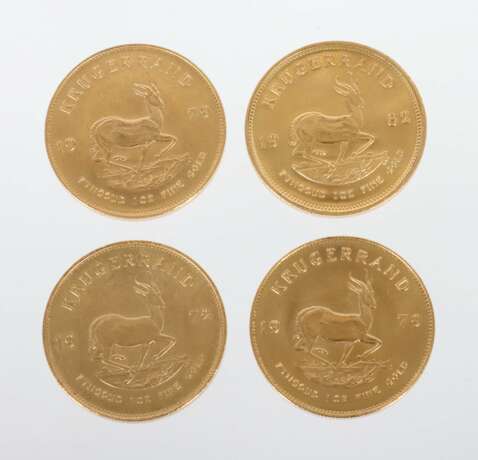 4 Krügerrand-Goldmünzen (1 oz) Südafrika, 1972/79/82, Gold 916, ca - фото 2