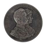 Medaille Zum Ehejubiläum Wilhelm König von Preussen und Auguste Viktoria, um 1900, Silber, sign - фото 1