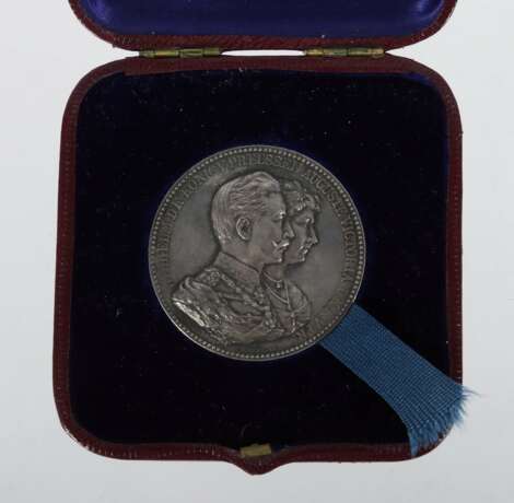 Medaille Zum Ehejubiläum Wilhelm König von Preussen und Auguste Viktoria, um 1900, Silber, sign - photo 3