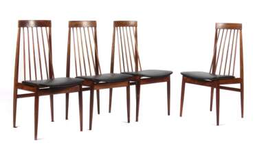 4 Dining Chairs 1970er Jahre, wohl Dänemark, Gestell aus Palisander, die rund gedrechselten Beine konisch zulaufend, die Rückenlehne mit Staketen, gepolsterte Sitzfläche mit schwarzen Kunstlederbezug, Rahmen unbez
