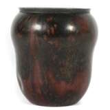 Ikora Vase WMF, Geislingen, 1930er Jahre, Messing, verkupfert, rot und braun patiniert, über silbernem Netz, taillierte Wandung mit kurzem leicht ausgestelltem Mündungsrand, Boden mit Herstellerstempel, H: ca - фото 1