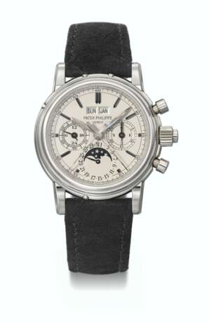 PATEK PHILIPPE. AN EXTREMELY RARE AND IMPORTANT STAINLESS STEEL PERPETUAL CALENDAR SPLIT SECONDS CHRONOGRAPH WRISTWATCH WITH MOON PHASES, 24 HOUR AND LEAP YEAR INDICATION, CERTIFICATE OF ORIGIN AND BOX - Foto 1