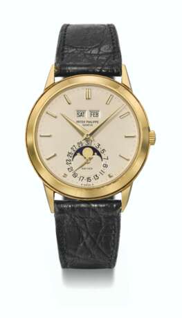 PATEK PHILIPPE. A VERY RARE AND HIGHLY ATTRACTIVE 18K GOLD AUTOMATIC PERPETUAL CALENDAR WRISTWATCH WITH MOON PHASES - photo 1
