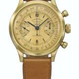 ROLEX. A VERY RARE AND EARLY 18K GOLD CHRONOGRAPH WRISTWATCH WITH MULTISCALE DIAL RETAILED BY VERSACE - фото 1