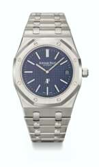 AUDEMARS PIGUET. A STAINLESS STEEL AUTOMATIC WRISTWATCH WITH DATE, WARRANTY AND BOX