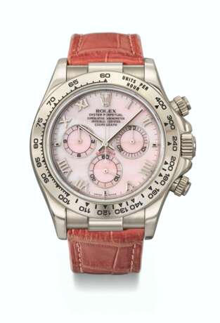 ROLEX. AN ATTRACTIVE 18K WHITE GOLD AUTOMATIC CHRONOGRAPH WRISTWATCH WITH PINK MOTHER-OF-PEARL DIAL - фото 1