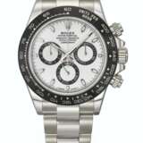 ROLEX. A STAINLESS STEEL AUTOMATIC CHRONOGRAPH WRISTWATCH WITH BRACELET, GUARANTEE AND BOX - Foto 1