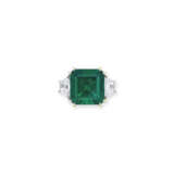 EXCEPTIONAL MUZO EMERALD AND DIAMOND RING - фото 1
