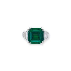 IMPORTANT EMERALD AND DIAMOND RING