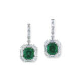 IMPORTANT EMERALD AND DIAMOND EARRINGS - photo 1