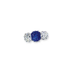 SAPPHIRE AND DIAMOND RING