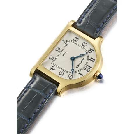 CARTIER, YELLOW GOLD 'CLOCHE' LIMITED EDITION No 177/200, REF. 8152 - фото 2