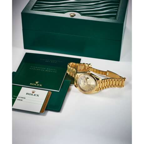 ROLEX, YELLOW GOLD DAY-DATE, REF. 228238 - photo 3