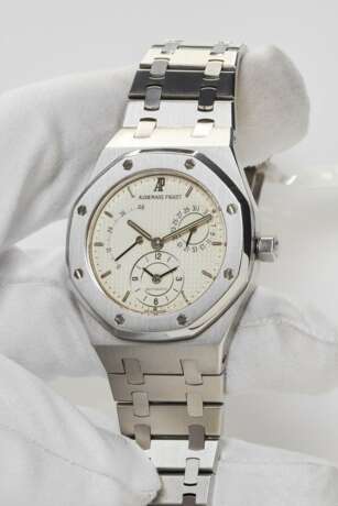 Audemars Piguet Royal Oak Dual Time - фото 6