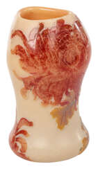 Kleine Legras Vase mit Chrysanthemendekor