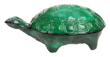 Kleine Jadeglas Deckelschale in Gestalt einer Schildkröte aus der Kollektion «Ingrid»