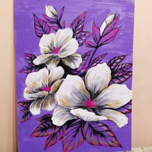 Цветы на фиолетовом фоне