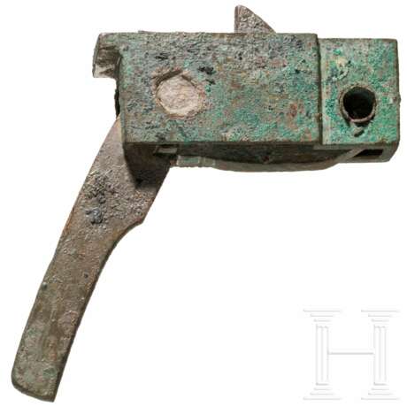 Armbrustschloss und Sammlung Pfeilspitzen, China, Han-Dynastie, 206 v. Chr. – 220 n. Chr. - photo 2