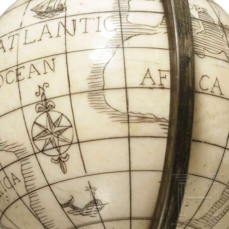 Kleiner Globus aus Elfenbein, England, 19. Jhdt. - photo 4