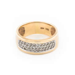 RING MIT DIAMANTBESATZ
