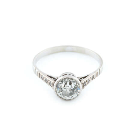 RING MIT DIAMANTBESATZ - photo 1