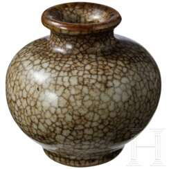 Kleine Vase in Form eines Granatapfels, China, Ming-Dynastie 
