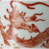 Eisenrot bemalte Sgraffito-Drachentasse mit Qianlong-Marke - Foto 9