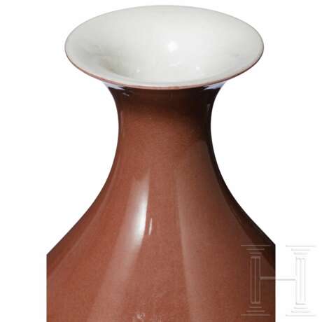 Rot glasierte Yuhuchun-Vase mit Qianlong-Marke - Foto 3