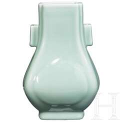 Fanghu-Seladon-Vase mit Guangxu-Marke, spätes 19. - frühes 20. Jhdt.