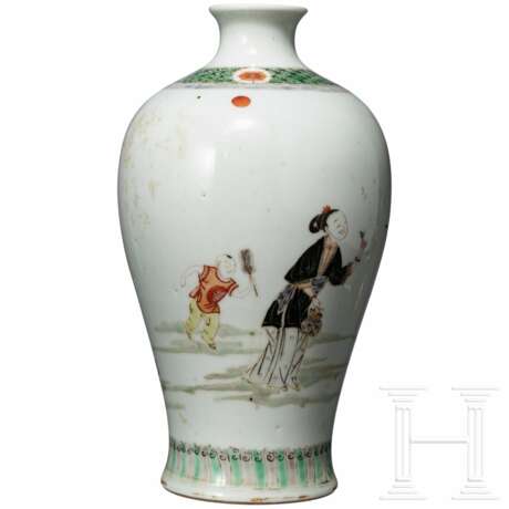 Figürlich bemalte Famille-verte-Meiping-Vase mit Kangxi-Marke - фото 3