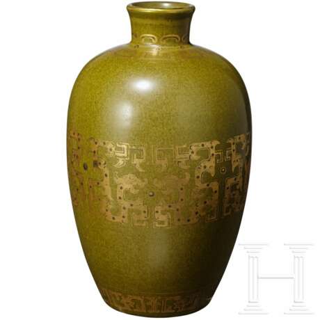 Mit Teestaub glasierte Drachenvase mit vergoldetem Dekor und Yongzheng-Marke, wohl aus dieser Zeit - Foto 1