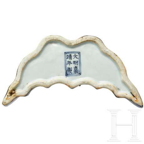 Blau-weiße Fledermausdose in Form von "Drache und Phönix" mit Deckel mit Jiajing-Marke - photo 4