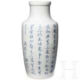 Bedeutende blau-weiß dekorierte Vase mit Hirsch und Gedicht, China, vermutlich 18. Jhdt. - photo 6