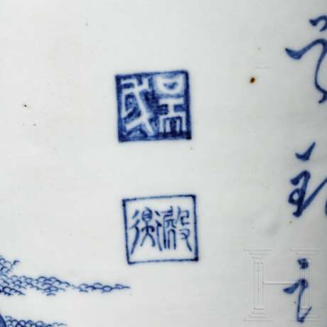 Bedeutende blau-weiß dekorierte Vase mit Hirsch und Gedicht, China, vermutlich 18. Jhdt. - фото 9