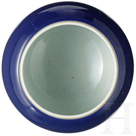 Tiefblau glasierte runde Vase, wohl Yongzheng-Periode - фото 2