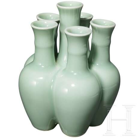 Seladon-Tulpen-Vase mit Qianlong-Vier-Zeichen-Marke - Foto 1