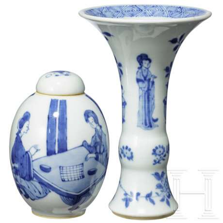 Kleine blau-weiße Gu-Vase und Deckelgefäß, wohl Kangxi-Periode - фото 1