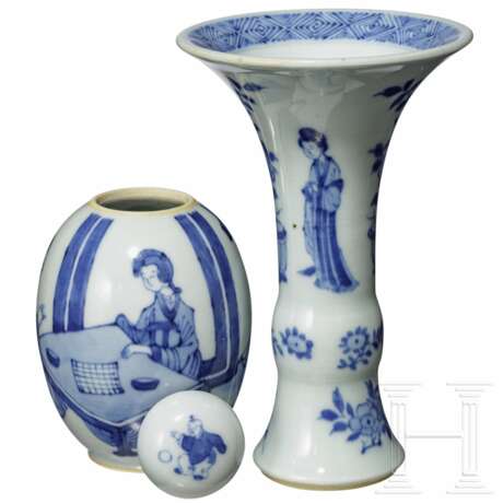 Kleine blau-weiße Gu-Vase und Deckelgefäß, wohl Kangxi-Periode - photo 2