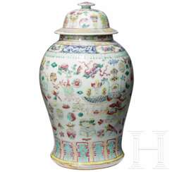 Große Famille-rose-Vase, späte Qing-Dynastie, 19. Jhdt.