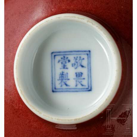 Kupferrot glasierte Tasse mit "Jing wei tang zhi"-Marke, wohl 18. Jhdt. - Foto 5