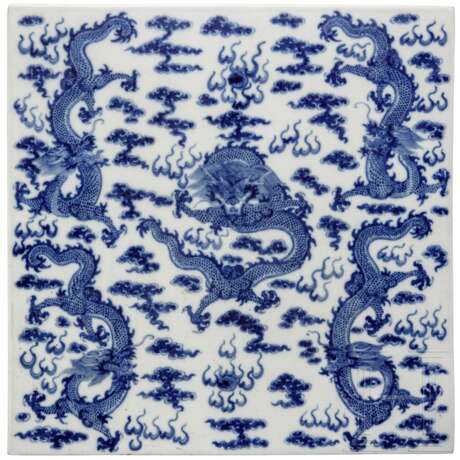 Blau-weiße Fünf-Drachen-Tafel, späte Qing-Ära - frühe Republik  - Foto 1