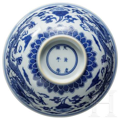 Blau-weiße Drachen-Schüssel mit Kangxi-Marke, wohl aus dieser Epoche (1662 - 1722) - photo 5